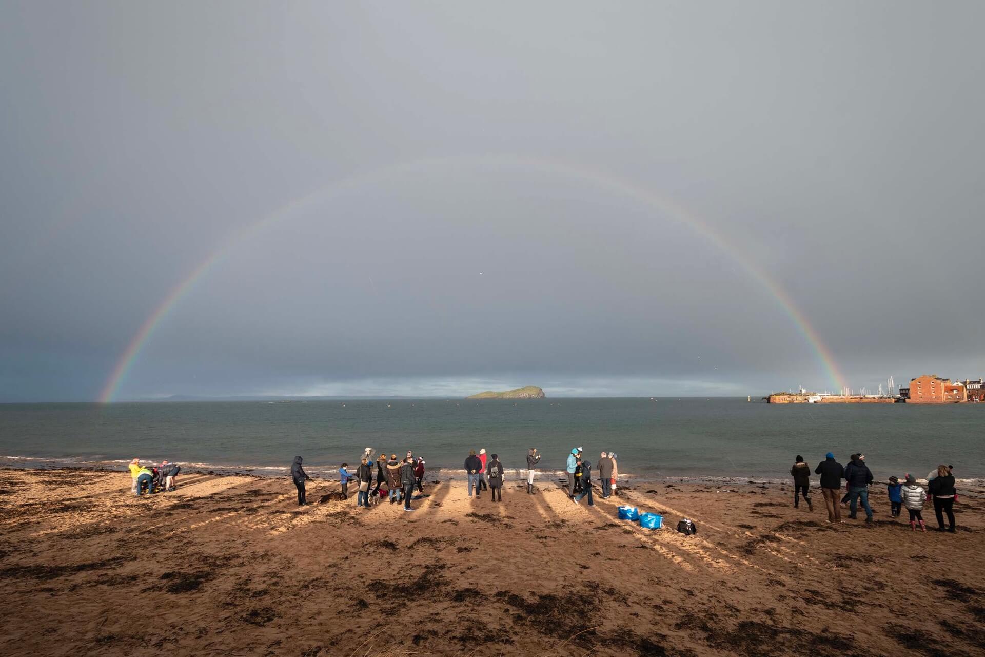 Volunteers on beach at North Berwick - image Ian Goodall